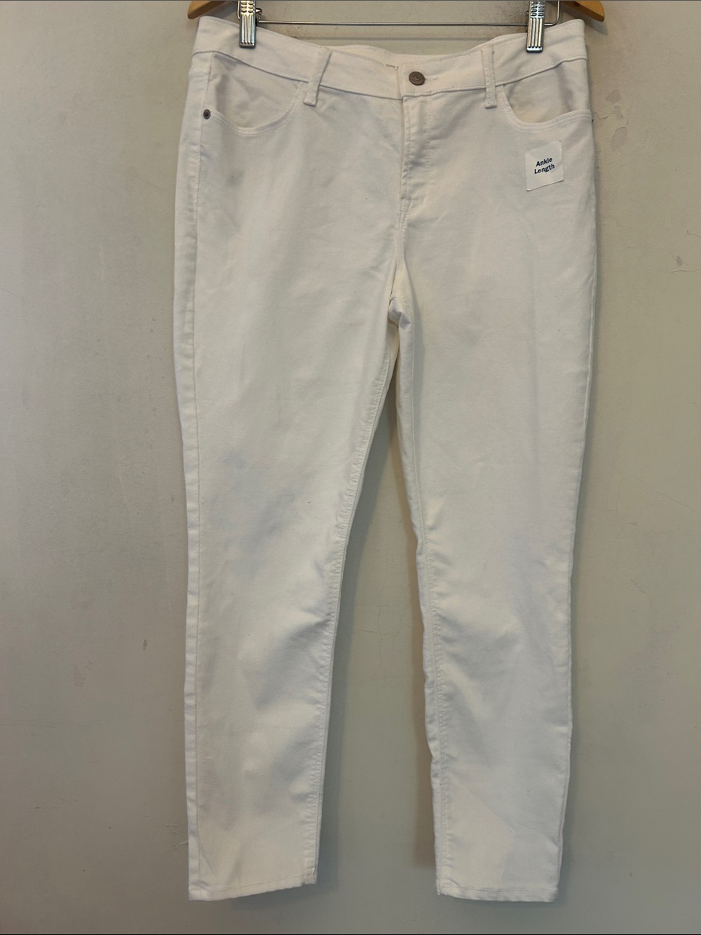 Old Navy Women’s White Super skinny Ankle jeans Size 12 NWOT